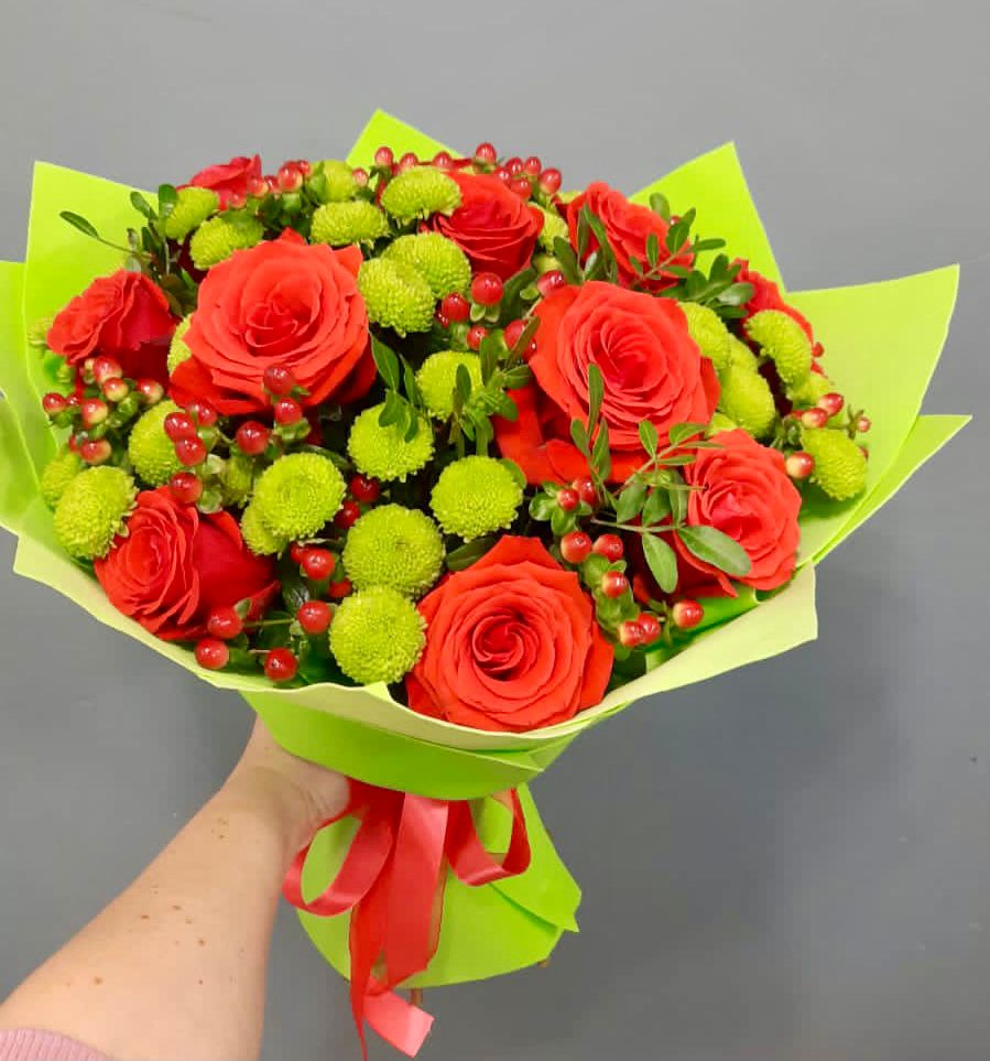 Букет цветов из: Хризантемы и Розы в Усть-Илимске