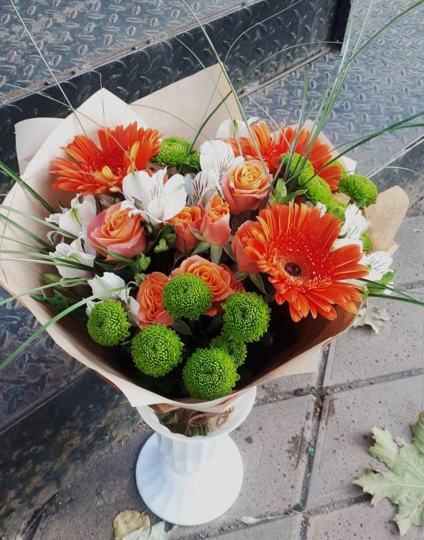 Букет цветов из: Герберы, Хризантемы, Альстромерии и Розы в Усть-Илимске