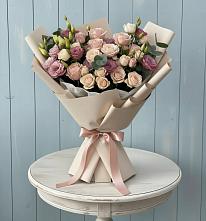 Букет цветов из:  Розы и Лизиантусы в Усть-Илимске