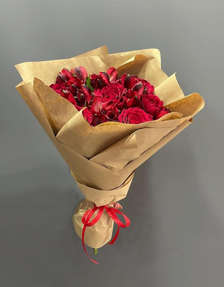 Букет цветов из: Альстромерии и Розы в Усть-Илимске