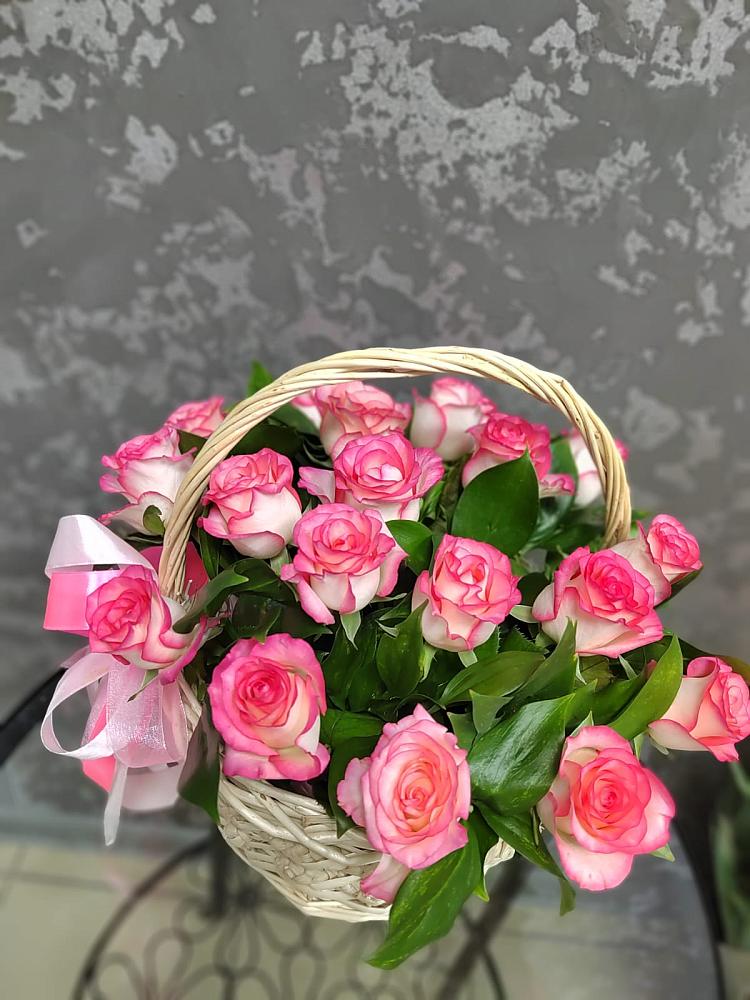Цветочная композиция из Розы в корзине в Усть-Илимске