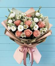 Букет цветов из:  Розы, Альстромерии и Лизиантусы в Усть-Илимске