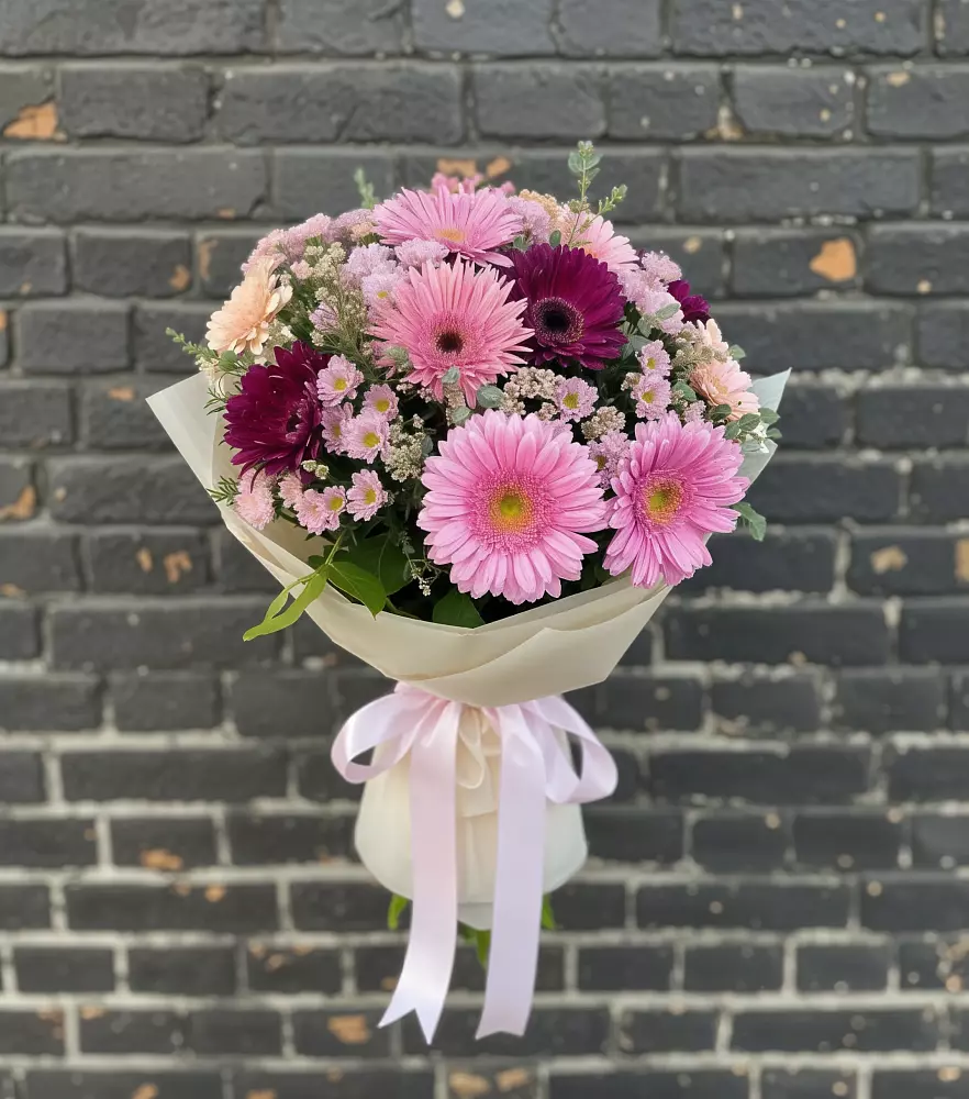 Букет цветов из: Герберы и Хризантемы в Усть-Илимске