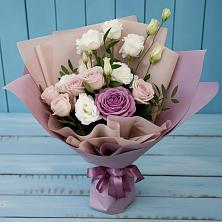 Букет цветов из:  Розы и Лизиантусы в Усть-Илимске