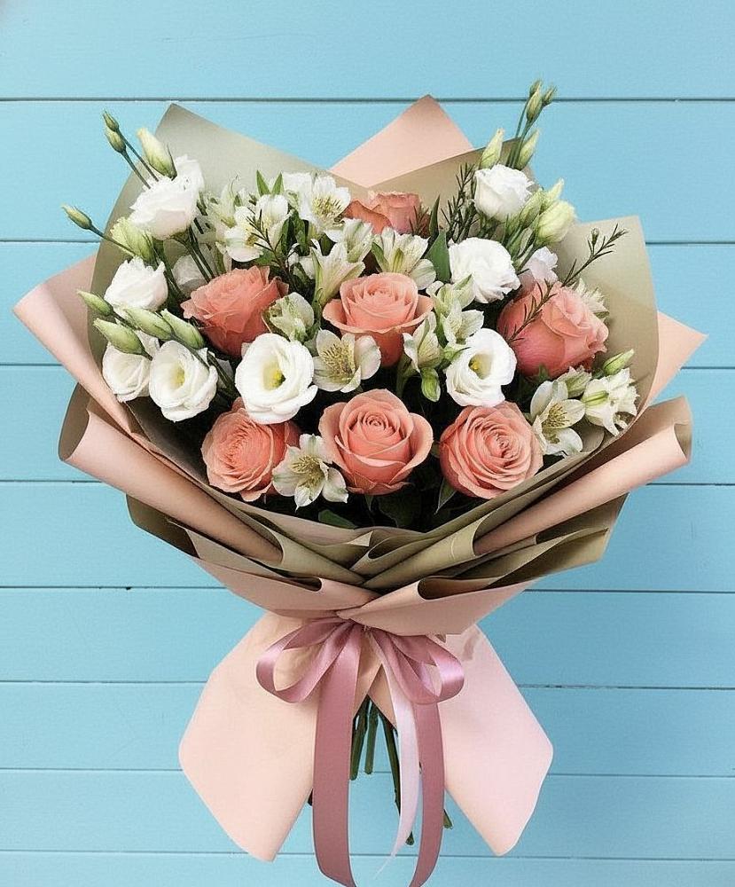 Букет цветов из: Розы, Альстромерии и Лизиантусы в Усть-Илимске