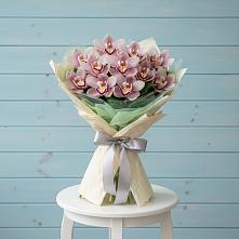 Букет цветов из:  Орхидеи и Розы в Усть-Илимске