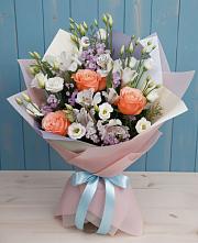 Букет цветов из:  Лизиантусы, Розы, Альстромерии и Гипсофила в Усть-Илимске