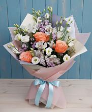 Букет цветов из:  Лизиантусы, Розы, Альстромерии и Гипсофила в Усть-Илимске