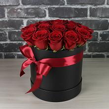 Цветочная композиция из Розы в шляпной коробке в Усть-Илимске