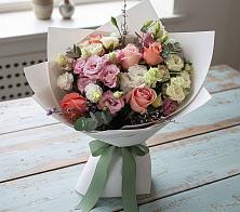 Букет цветов из:  Розы, Лизиантусы и Гвоздики в Усть-Илимске