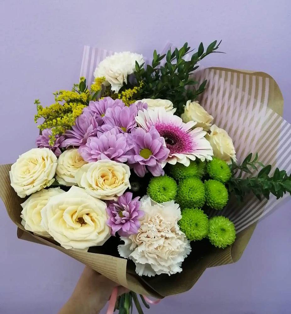 Букет цветов из: Хризантемы, Розы, Гвоздики и Герберы в Усть-Илимске