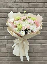 Букет цветов из:  Гвоздики, Розы, Лизиантусы и Хризантемы #REPLACE_PRED# Усть-Илимске