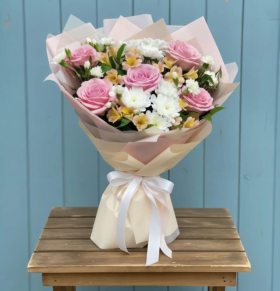 Букет цветов из: Гвоздики, Орхидеи и Розы в Усть-Илимске