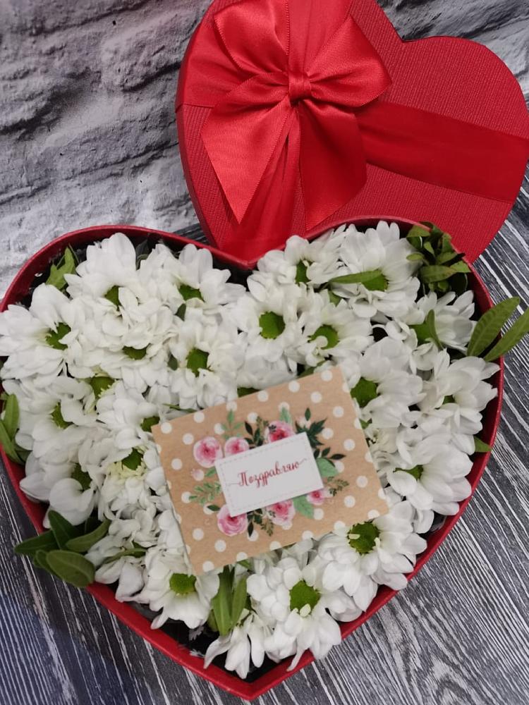 Цветочная композиция из Хризантемы в виде сердца в Усть-Илимске