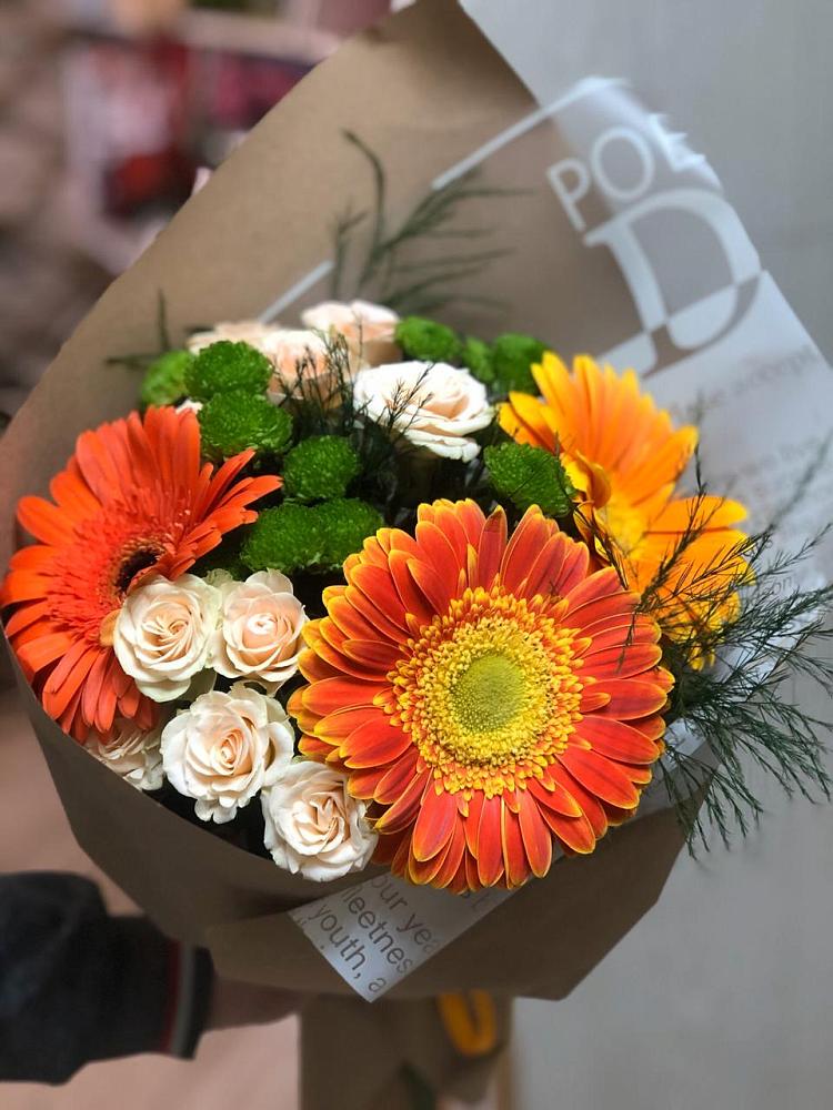 Букет цветов из: Герберы, Хризантемы и Розы в Усть-Илимске