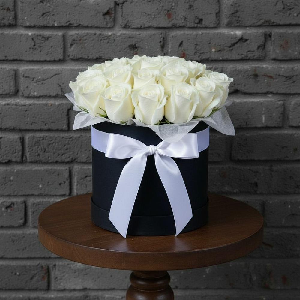 Цветочная композиция из Розы в шляпной коробке в Усть-Илимске