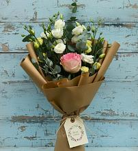 Букет цветов из:  Розы и Лизиантусы в Усть-Илимске