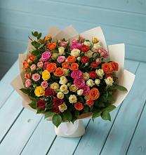 Букет Микс из разноцветных кустовых роз в Усть-Илимске