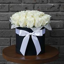 Цветочная композиция из Розы в шляпной коробке в Усть-Илимске