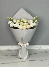 Букет цветов из:  Розы и Лизиантусы в Усть-Илимске